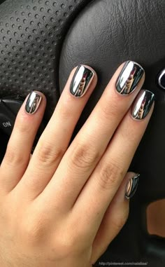 Pretty Nails with Gold Details nails ideas nails design Manicure Ideas featured Dark Grey Nails, Metallic Nail Art, Unghie Sfumate, Metallic Nail Polish, Nagellack Trends, Mirror Nails, Silver Nail, Gray Nails, Workout Chart