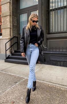 Winter Mode Outfits, Mama Jeans, Looks Jeans, Jeans Claro, Leather Jacket Outfits, Trending Fashion Outfits, Next Fashion