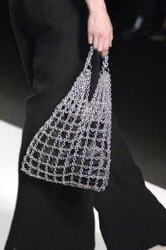 Etro Spring 2007, chain mail bag New Fashion Clothes, Chainmail Jewelry, Diy Vetement, Chain Maille Jewelry, Kaia Gerber, Milan Fashion Weeks, Mode Inspo, Crochet Bags, Beaded Bags