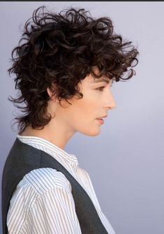 Short Curly Mullet Women, Curly Mullet Women, Perm On Short Hair, Short Curly Mullet, Pixie Cut Curly, Queer Hair, Pixie Mullet, Androgynous Haircut, Short Permed Hair