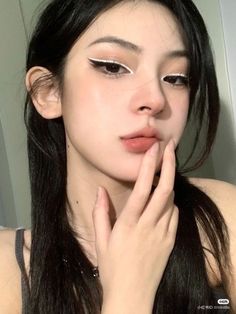 Makeup Asia, White Eyeliner Makeup, Makeup Ulzzang, Maquillage On Fleek, Doll Eye Makeup, Korean Eye Makeup, Ulzzang Makeup, White Eyeliner, Ethereal Makeup