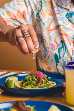 Papaiia A La Mexicana Photoshoot 2 on Behance Food Photography Mexican, Mexican Food Photoshoot, Mexican Restaurant Instagram Feed, Mexican Restaurant Photography, Mexicana Photoshoot, Taco Photoshoot, Tacos Photography