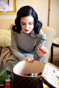 Dita Von Teese Makeup, Vintage Hairstyles, Up Girl, Vintage Beauty, Makeup Skin Care