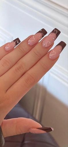 Acrylic Nail Designs For Autumn, Latina Acrylic Nails Brown, Honey Brown Nails Acrylic, Thanksgiving Nails Acrylic Simple, Medium Brown Nails, Brown Coffin Nail Ideas, Thanksgiving Nail Ideas Acrylic, Thanksgiving Nail Ideas Simple, Latina Acrylic Nails Short