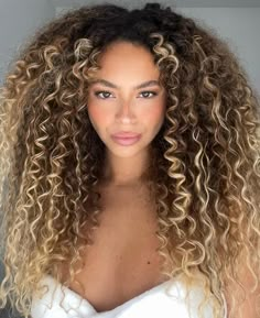 Ombre Curly Hair, Head Spa, Natural Curly Hair Cuts, Spa Hair, Ombre Hair Blonde, Ginger Hair Color, Hair Upstyles