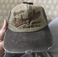 dustin henderson aesthetic Worn Baseball Cap, Beanie Reference, Baseball Hat Aesthetic, Outdoorsy Fashion, Mens Grunge, Supernatural Outfits, Real Outfits