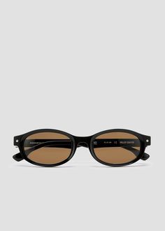 Oval shaped, slim silhouette acetate frames paired with thin straight temples and round, metal detailing. Black frames with brown lenses. Bonnie Clyde, Cool Glasses, Black Frames, Mia 3, Stylish Glasses, Roller Coaster, Glasses Fashion, Fashion Killa, Sunnies