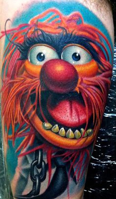 the muppet tattoo is shown on this man's leg