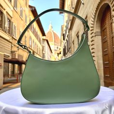 Italian Handmade Leather Bags for Woman L L Elegant Leather Tote From Florence - Etsy Leather Bags For Women, Luxury Leather Bag, Handmade Leather Bags, Leather Bags Handmade, Crossbody Tote, Handcrafted Leather, Classic Leather, Kind Words, Leather Bags