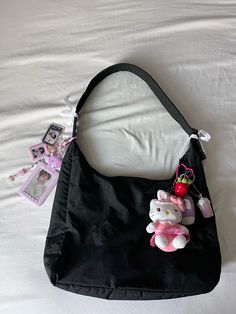 i love my baggu she goes everywhere with me fr #baggu #baggunylonshoulderbag #sanrio #hellokitty #sanrio #kpop Hello Kitty Bag Outfit, Baggu Nylon Shoulder Bag, Baggu Shoulder Bag Outfit, Baggu Shoulder Bag, Baggu Sanrio, Baggu Bag Aesthetic, Bag Decorating Ideas