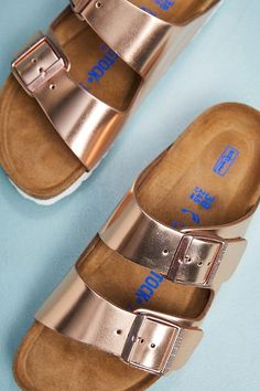 Birkenstock Outfit Women, Birkenstock Metallic, Birkenstock Madrid Big Buckle, Birkenstock Outfit, Copper Rose Gold, Birkenstock Sandals Arizona, Copper Rose, Birkenstock Sandals, Buckle Sandals