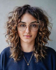 modern wedding website Shaggy Curly Hair, Curly Shag, Trendy We Fryzurach, Curly Shag Haircut, Curly Cuts, Modern Shag Haircut, Medium Length Curly Hair, Natural Curly Hair Cuts, Long Shag Haircut