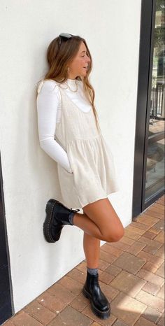 Surfergirl Style, Diy Sy, Skandinavian Fashion, Look Retro, Mode Casual, Mode Inspo, Outfit Inspo Fall, Looks Style, Mode Inspiration