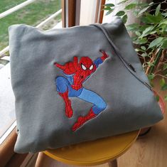 Theseem - Heavy Blend Oversize Premium Hoodie😍 Spiderman character embroider sweatshirt. You can reach the size chart & color palette on the last photos. All photos are taken by theseem team! - Oversize Hoodie - Embroidered with Madeira high quality threads. - Machine Washable 30C - Available in sizes S / M / L / XL - 70% Cotton, 30% polyester -SHIPS WORLDWIDE / WITH EXPRESS SHIPPING If there is any problem with your order, please contact us and we will try to resolve the situation immediately. Spiderman Hoodie, Spiderman Characters, Spiderman No Way Home, Embroidery Clothing, Grunge Accessories, Marvel Clothes, Egirl Outfits, Anime Sweatshirt, No Way Home