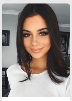 Liso perfecto Makeup Tip, Long Dark Hair, Dark Brown Hair, Beautiful Makeup, Dark Hair, Pretty Face, Skin Makeup, Makeup Inspiration, Wedding Makeup