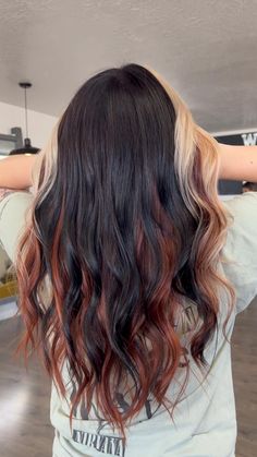 Two-Tone Hair Color Ideas: 55+ Trendiest Looks and Styles Calico Hair, Witchy Fall, Color Block Hair, Two Tone Hair, Rambut Brunette, Hair Color Underneath, Brunette Hair With Highlights, Ginger Hair Color, Extensions Hair