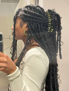 Dreads Ponytail Black Women, Faux Locs Half Up Half Down, Bohemian Knotless Locs, Locs Half Up Half Down, Green Faux Locs, Dreads Hairstyle For Women, Beach Locs, Half Up Half Down Locs, Boho Locks