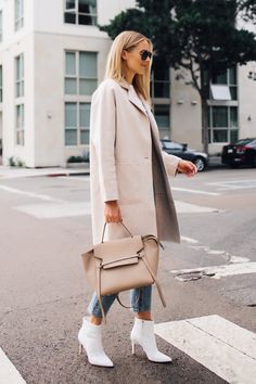 White Heel Boots Outfit, Heeled Booties Outfit, Beige Wool Coat, Taupe Fashion, Look Office, Booties Outfit, White Booties, Blonde Woman