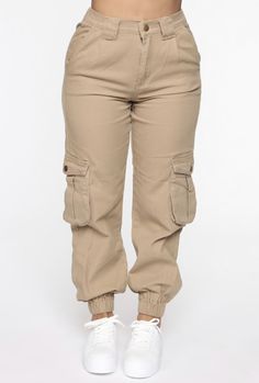 Cargo Pants Fashion, Celana Fashion, Cargo Jogger Pants, Khaki Cargo Pants, Cargo Pants Outfit, Khaki Fashion, Pants Outfits, Fashion Nova Models, Cargo Jacket