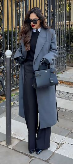 Medical Representative Outfit, Trench Coat Black Woman, Ceo Style Women, Ceo Aesthetic Woman Outfit, Corporate Winter Outfit, Stylish Winter Outfits For Women Classy, Ceo Outfits Women, Winter Corporate Outfits, Grey Coat Outfits For Women