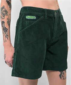 Carpenter Shorts Outfit, Green Shorts Outfits, Corduroy Shorts Outfit, Masc Shorts, Loose Summer Outfits, Green Shorts Outfit, Cool Shorts, Skater Shorts, Stylish Shorts