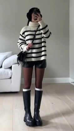 Outfits With Patterned Tights, High Boots Outfit Jeans, Black Pleated Skirt Outfit Winter, Outfit Ideas Home, Shearling Jacket Outfit, Outfits Cold Weather, Inspo Fits, Random Outfits