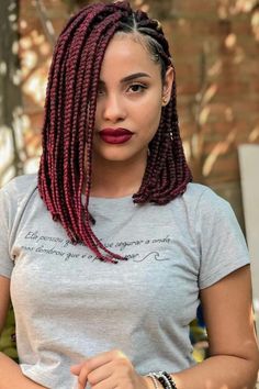 Burgundy Box Braids Styles Short Braid Hairstyles, Outfit Boda, Burgundy Box Braids, Box Braids Styles, Short Braid, Red Box Braids, Colorful Hairstyles, Braids Ideas, Braided Hairdo