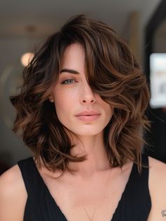 A wavy lob (long bob) with side swept bangs is a trendy and versatile option for those with medium length hair. This style features loose waves that add movement and texture, with side swept bangs that frame the face. It’s a great choice for those with a round face or a medium face shape. Medium Wavy Hair Side Part, Wavy Lob With Bangs Side Swept, Short Hairstyle Side Bangs, Long Bob Hairstyles Side Part, Wavy Hair Side Part, Wavy Long Bob Hairstyles, Side Swept Bangs With Layers, Side Part Medium Length Hair, Short And Curly Hair