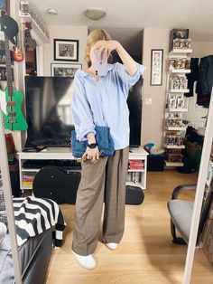 Trousers Outfit Street Style, Oversized Pants Outfit, Shirt With Wide Leg Pants, Trousers Outfit Casual, Oversized Tee Outfit, Oversized Shirt Outfit, Style Wide Leg Pants