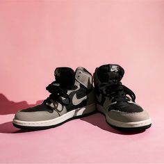 Lightly Worn But In Great Condition! Looking To Sell Quickly. No Low-Ball Offers Please There Are A 4.5 Youth But Fit 6 Women’s. Jordan 1 Shadow, Shoes Jordan 1, Nike Shoes Jordans, Shoes Jordan, Woman Colour, Jordan Shoes, Jordan 1, Black Nikes, Womens Shoes Sneakers