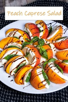 Peaches and mozzarella with basil for a peach caprese salad on a white plate, drizzled with a balsamic and honey glaze. Caprese Melon Salad, Caprese Salad Ideas, Light Healthy Appetizers, Light Recipes For Summer, Fresh Dinner Ideas Summer, Italian Summer Salad Recipes, Italian Summer Party Food, Italian Summer Appetizers, Summer Peach Salad