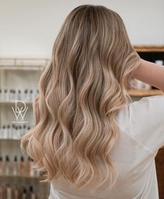 Blonde Beige Hair Balayage, Balayage Hair Blonde 2023, Beige Blonde With Highlights, Dark Brown Hair Dyed Blonde, Highlight Dirty Blonde Hair, Cream Blonde Hair Highlights, Honey Blonde Balayage On Brown Hair, Cream Blonde Highlights, Air Touch Hair Brown