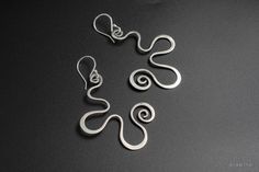 Long Silver Curved Earrings. Handmade sterling silver 925 Earrings with beautiful curves. Length: 7 cm Width: 4,2cm Weight: 7,5 grams for a pair Material: Sterling Silver 925 Texture: Polished Get a 10% discount off your next order by subscribing at Diapiro's newsletter. Link for coupon code https://mailchi.mp/56f529763263/diapiro All of my products are carefully handmade with authentic techniques of Goldsmithing such as Sawing - Forming - Rasping - Sanding - Soldering - Engraving- Hammering - E Handmade Sterling Silver Earrings With A Modern Twist, Elegant Silver Freeform Earrings, Handmade Wire Earrings, Curved Earrings, Wire Earrings Handmade, 925 Earrings, Long Silver Earrings, Aluminum Jewelry, Earrings Wire