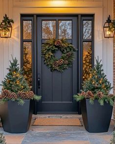 Christmas Porch Decor Ideas, White House Christmas, Front Porch Design, Christmas Decor Inspiration, Christmas Front Porch, Christmas Front Doors