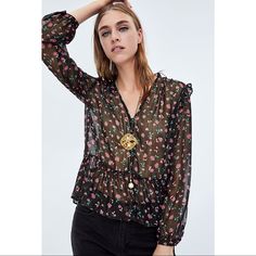 Zara Multicolored Printed Shirt With Metallic Thread Department: Women’s Size: X-Small (Xs) Condition: New With Tags Zara Printed Shirt, Zara Lace Top, Leather Blouse, Women Floral Blouse, Embroidered Tunic Top, Sleeveless Knit Top, Zara Blouse, Leopard Print Blouse, Black Lace Tops