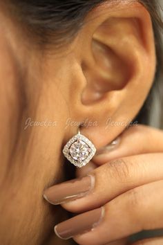 2.50 CT Halo Stud Earrings, Lab Grown Diamond Earrings, Round Cut Diamond Earrings, Anniversary Gift Earrings, IGI Certified Diamond Earring, Christmas Gift Earrings, Wedding Gift Earrings, Handmade Earrings, Gift For Her, Bridesmaid Gift Earrings Lab Grown Diamond is also known as 𝐂𝐕𝐃, 𝐇𝐏𝐇𝐓, 𝐆𝐫𝐞𝐞𝐧 𝐃𝐢𝐚𝐦𝐨𝐧𝐝, 𝐄𝐭𝐡𝐢𝐜𝐚𝐥 𝐝𝐢𝐚𝐦𝐨𝐧𝐝, 𝐄𝐜𝐨-𝐅𝐫𝐢𝐞𝐧𝐝𝐥𝐲 𝐃𝐢𝐚𝐦𝐨𝐧𝐝, 𝐄𝐚𝐫𝐭𝐡 𝐅𝐫𝐢𝐞𝐧𝐝𝐥𝐲 𝐃𝐢𝐚𝐦𝐨𝐧𝐝. 🤎 𝗗𝗲𝘀𝗰𝗿𝗶𝗽𝘁𝗶𝗼𝗻 𝐎𝐟 Earrings 🤎 ✤ All 𝐃𝐢𝐚𝐦𝐨𝐧𝐝 𝐃𝐞𝐭𝐚𝐢𝐥𝐬: (𝐈𝐆𝐈 𝐂𝐞𝐫𝐭𝐢𝐟𝐢𝐞𝐝) ➡ Diamond Type: Lab Grown Diamond (CVD/HPHT) ➡ Shape: Round Cut ➡ Color: FG ➡ Clarity: VS2 ➡ Carat Weight: 2.50 CT(approx.) ✤ 𝗠𝗲𝘁𝗮𝗹 𝗗𝗲𝘁𝗮𝗶𝗹𝘀: ➡ 10K White Gold ➡ 14K White Gold ➡ 18K White Gold ➡ 𝐌𝐚𝐤𝐢𝐧𝐠 𝐏𝐫𝐨𝐜𝐞𝐬𝐬: 𝐇𝐚𝐧𝐝𝐦𝐚𝐝 Round Cut Diamond Earrings, Christmas Gift Earrings, Earring Christmas, Bridesmaid Gifts Earrings, Halo Stud Earrings, Basic Jewelry, Halo Earrings Studs, Earrings Round, Diamond Earring