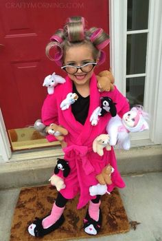 Crazy Cat Lady Halloween Costume, Crazy Cat Lady Halloween, Crazy Cat Lady Costume, Diy Fantasia, Kid Costumes, Meme Costume, Costume Disney, Halloween Fest, Diy Halloween Costumes For Kids