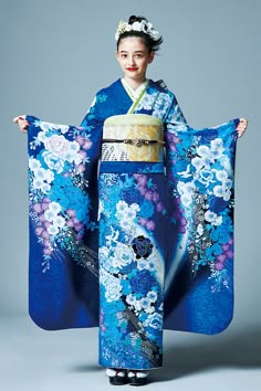 Kimono And Yukata, Japanese Traditional Clothes, Women Kimono, Hirose Suzu, Modern Kimono, Yukata Kimono, Kimono Design, Japanese Clothing, Japan Kimono