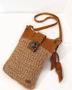 this beautful handmade bag is crocheted from %100 raffia in natural tone  and its very lightweight. Natural Handbags, Boho Chic Bags, Mini Sling Bag, Diy Bags Purses, Crochet Handbags Patterns, Crochet Bags Purses, Bags Handmade, Bubble Bag, Chic Bags