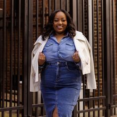 Tinsaye | Petite Plus Style on Instagram: "Denim on Denim: How to style a denim skirt with denim top for a casually chic look ☺️ I’ve shared this before but as I add new pieces to my wardrobe the first question I ask myself is “Can I style this with at least 3 items I already own?”. When I heard denim skirts (especially midi length) were back I was a little nervous. I don’t remember being able to pull them off in my younger years 😂. This @universalstandard skirt caught my eye so I decided to g Style A Denim Skirt, How To Style A Denim Skirt, Were Back, Casually Chic, Denim On Denim, Denim Skirts, My Wardrobe, Chic Look