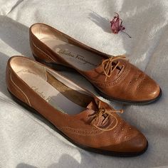 Salvatore Ferragamo Oxford Shoe Vintage Fabulous Condition Retro Brown Leather Lace-up Shoes, Vintage Brown Oxfords With Flat Heel, Vintage Wingtip Leather Shoes For Spring, Vintage Leather Lace-up Shoes With Pointed Toe, Vintage Brown Lace-up Shoes With Stitched Sole, Brown Calf Leather Lace-up Shoes With Almond Toe, Brown Almond Toe Lace-up Calf Leather Shoes, Vintage Leather Shoes With Textured Sole And Almond Toe, Vintage Brown Oxfords With Stitched Sole