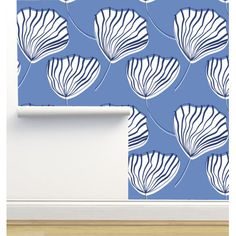 blue and white wallpaper with an abstract flower design on the left side of it