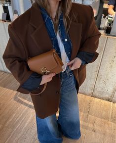 Suede Jacket Outfit, Outfit Chic, Brown Outfit, Outfit Trends, Outfit Look, Mode Inspo, Blazer Outfits, 가을 패션, Autumn Outfit