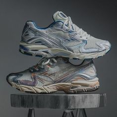 MIZUNO WAVE RIDER 10 Mizuno Wave Rider 10, Mizuno Wave Rider, Ugly Shoes, Cool Fabric, Sneakers Fashion, Skateboard, Clothing And Shoes