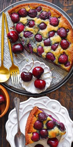 Simple Cherry Cake made with fresh cherries in a springform pan Cherrie Pie Recipes, Cherry Upside Down Cake Recipe, Cherry Breakfast Cake, Cherry Strawberry Pie, Cherry Vanilla Pie, Quick Cherry Desserts, Easy Fresh Desserts, Baking With Fresh Cherries, Sweet Cherry Desserts