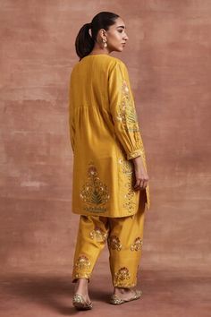 Fashion: #fashion, #style, #outfitinspiration, #beauty Indian Wedding Dress Traditional, Silk Kurti Designs, Embroidery Suits Punjabi, Aari Design, Clothing Store Interior, Salwar Pattern, Kurta Set For Women, Zari Embroidery