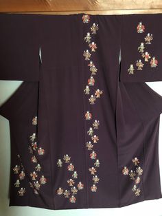 "Vintage kimono hand-selected in Kyoto, Japan. Maroon brown Homongi kimono (formal kimono) with folk dancers pattern. The lively dancers makes it very festive and brings a fun vibe! ● 100% Silk ● Good condition ● Lining ● Dry clean  Width (sleeve to sleeve) : 50\" / 128cm Body width (side seam to side seam) : 24\" / 62cm Length : 61.5\" / 157cm Sleeve Length : 19\" / 48cm In order to reduce plastic waste, we will wrap our garments in paper, and ship in a biodegradable mailer or cardboard box. For any questions, feel free to contact us!" Traditional Embroidered Kimono For Tea Ceremony, Traditional Long Brown Kimono, Traditional Spring Kimono With Intricate Embroidery, Formal Kimono, Silk Kimono With Floral Embroidery, Vintage Kimono With Floral Embroidery, Meiji Era Kimono, Vintage Kimono, Kyoto Japan