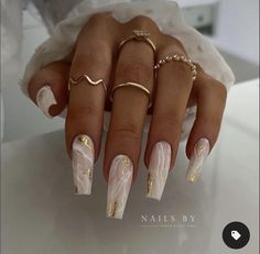 Long white and nude nails with a marble and gold effect 💅🏽 Marble Acrylic Nails, Dark Spring, Nails Flowers, Gold Acrylic Nails, Nails Dark, Nails Extra, Fancy Nails Designs