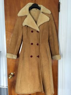 PLEASE SEE PICTURES Vintage Abercrombie Shearling Coat Womens Size 10. Condition is Pre-owned. Shipped with USPS Priority Mail. Shearling Coat Womens, Vintage Abercrombie, Shearling Coat, See Pictures, Priority Mail, Coats For Women, Size 10, Womens Sizes, 10 Things