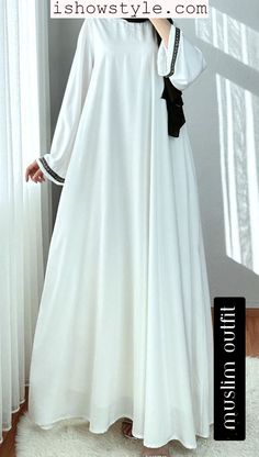 Trendy Long Abaya Design ideas - Unique Colors of abaya outfit ideas White Burkha Design, Umrah Women Outfit, Muslim Clothes For Women, White Abaya For Umrah, White Burkha, White Abaya Designs, Abaya For Umrah, Abaya Designs Modern